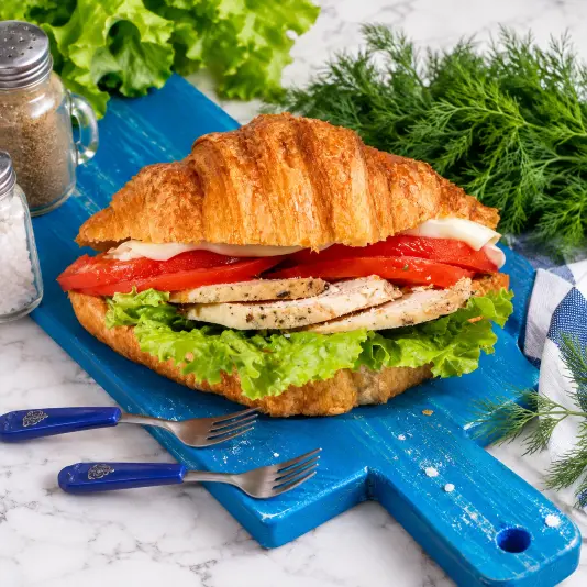 Круассан с курицей